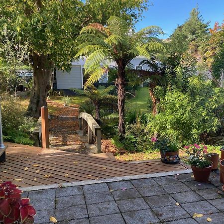 Superb Studio Retreat With Spa, Pool & Bbq Access Уонгануи Экстерьер фото