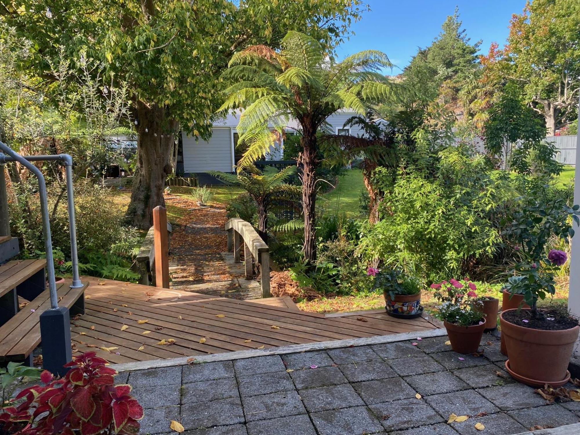 Superb Studio Retreat With Spa, Pool & Bbq Access Уонгануи Экстерьер фото